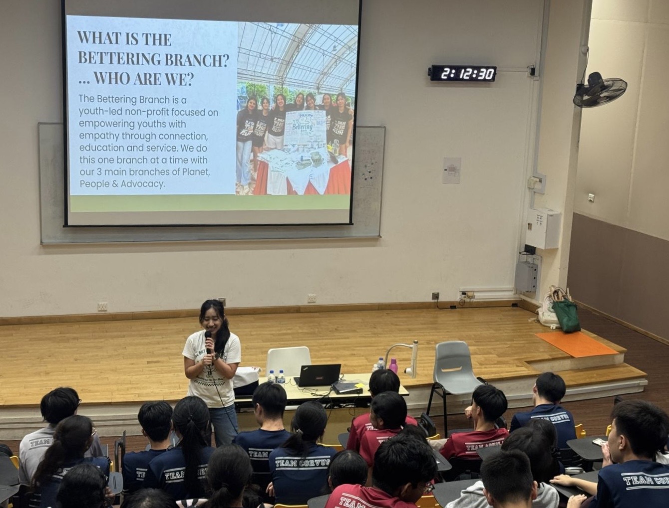 Raean Cheong gives a talk to a lecture theatre of 200+ students